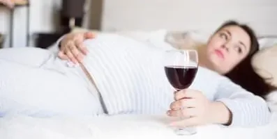 Pregnant women with wine.