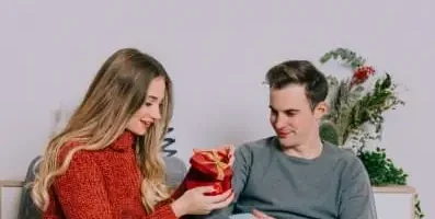 couple on sober date.
