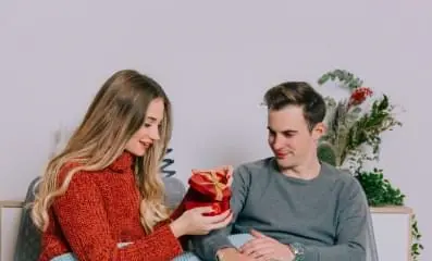 couple on sober date.