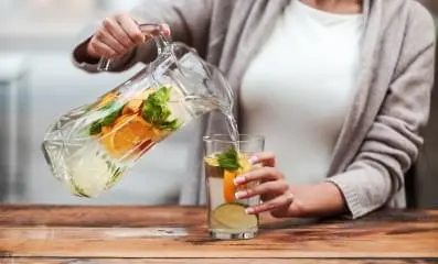 alcohol withdrawal symptoms include seizures hallucinations, shakings and life threatening delerium tremens