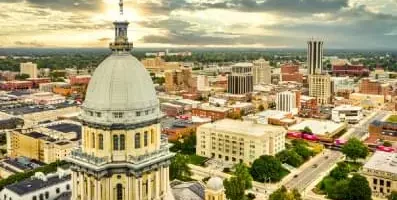 Image of Illinois State Capitol building. Drug rehab offers comprehensive programs for recovery from substance use disorders (SUDs).