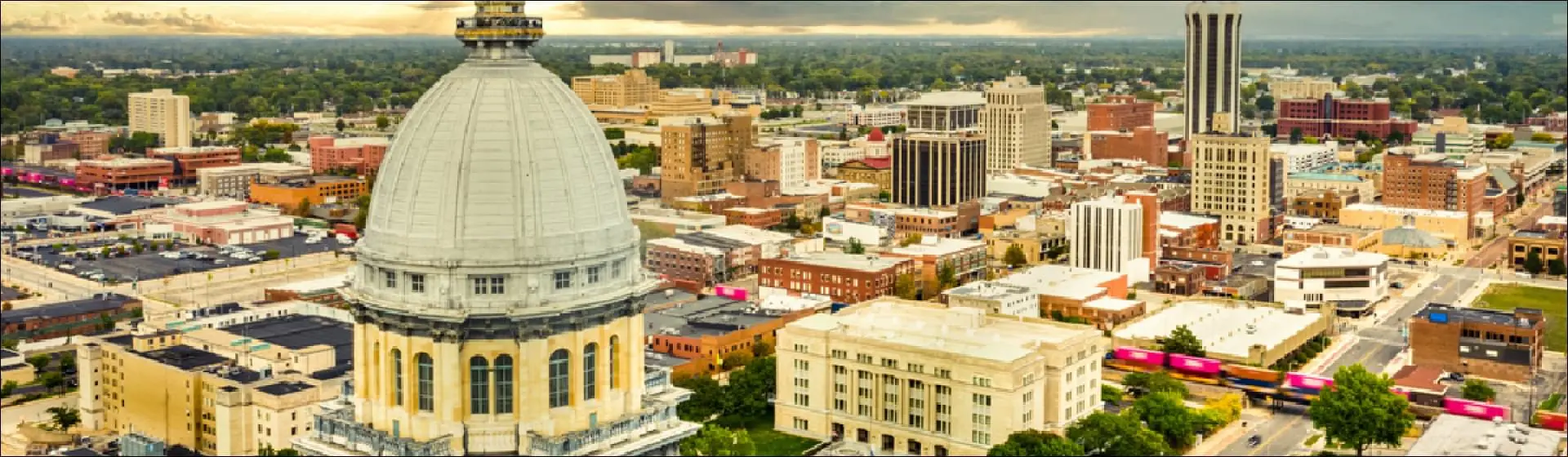 Image of Illinois State Capitol building. Drug rehab offers comprehensive programs for recovery from substance use disorders (SUDs).